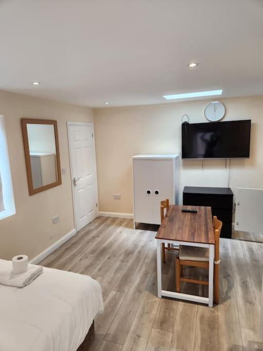 Beautiful Private En-Suite Room With Its Own Entry Bexleyheath Exterior photo